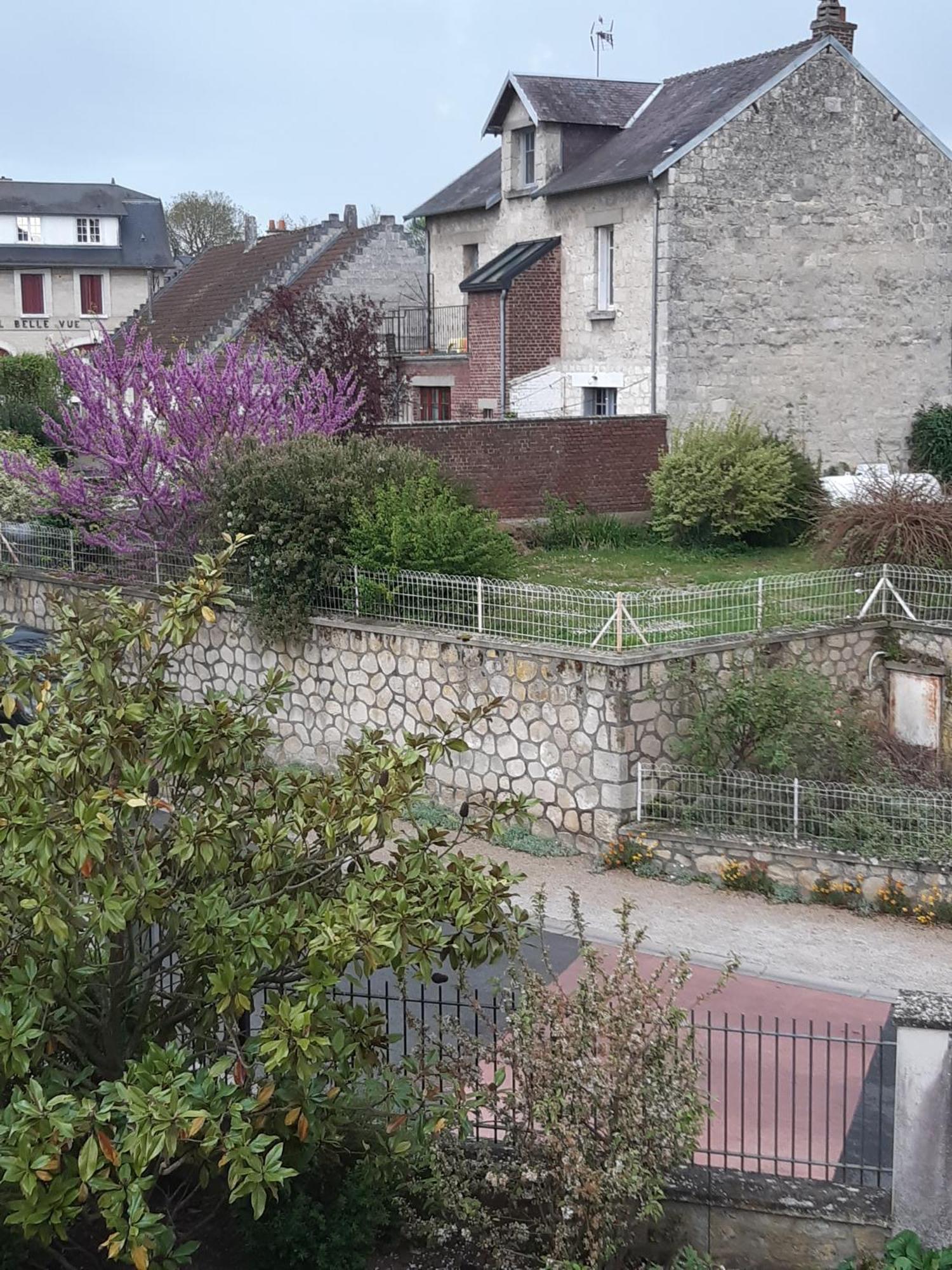 Location A Coucy Le Chateau エクステリア 写真